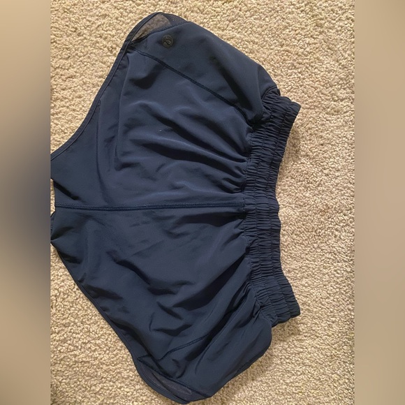 Navy shorty Hot Lululemon Short, 2.5 Inseam - Picture 2 of 2
